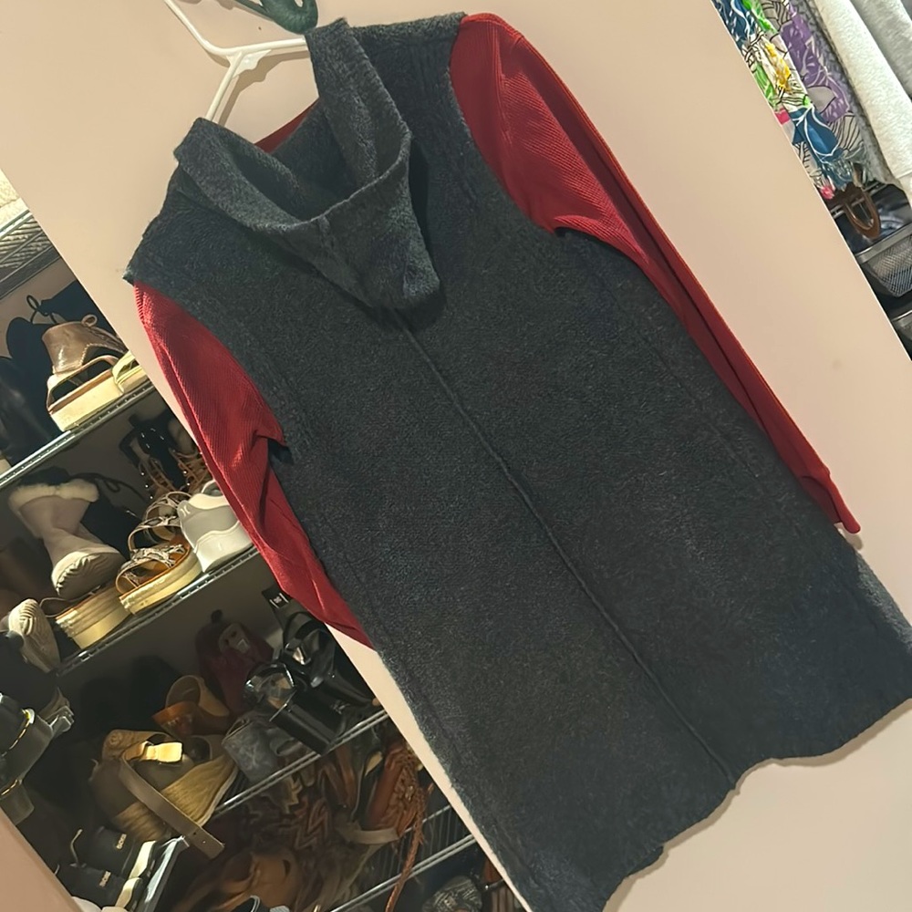 Long, hooded sweater vest.  Size XS - Picture 5 of 7